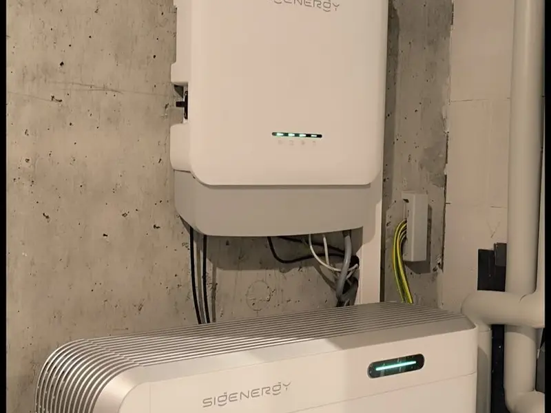 Razsmernik in baterijski hranilnik električne energije